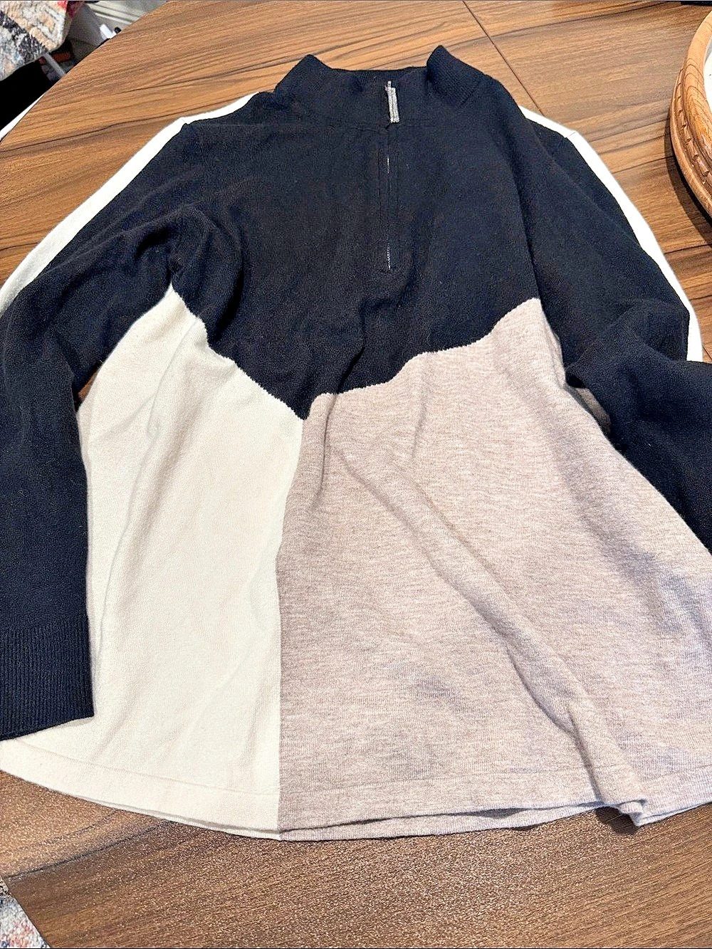 Chico's Color Block Zip sweater in Black & White Size Large